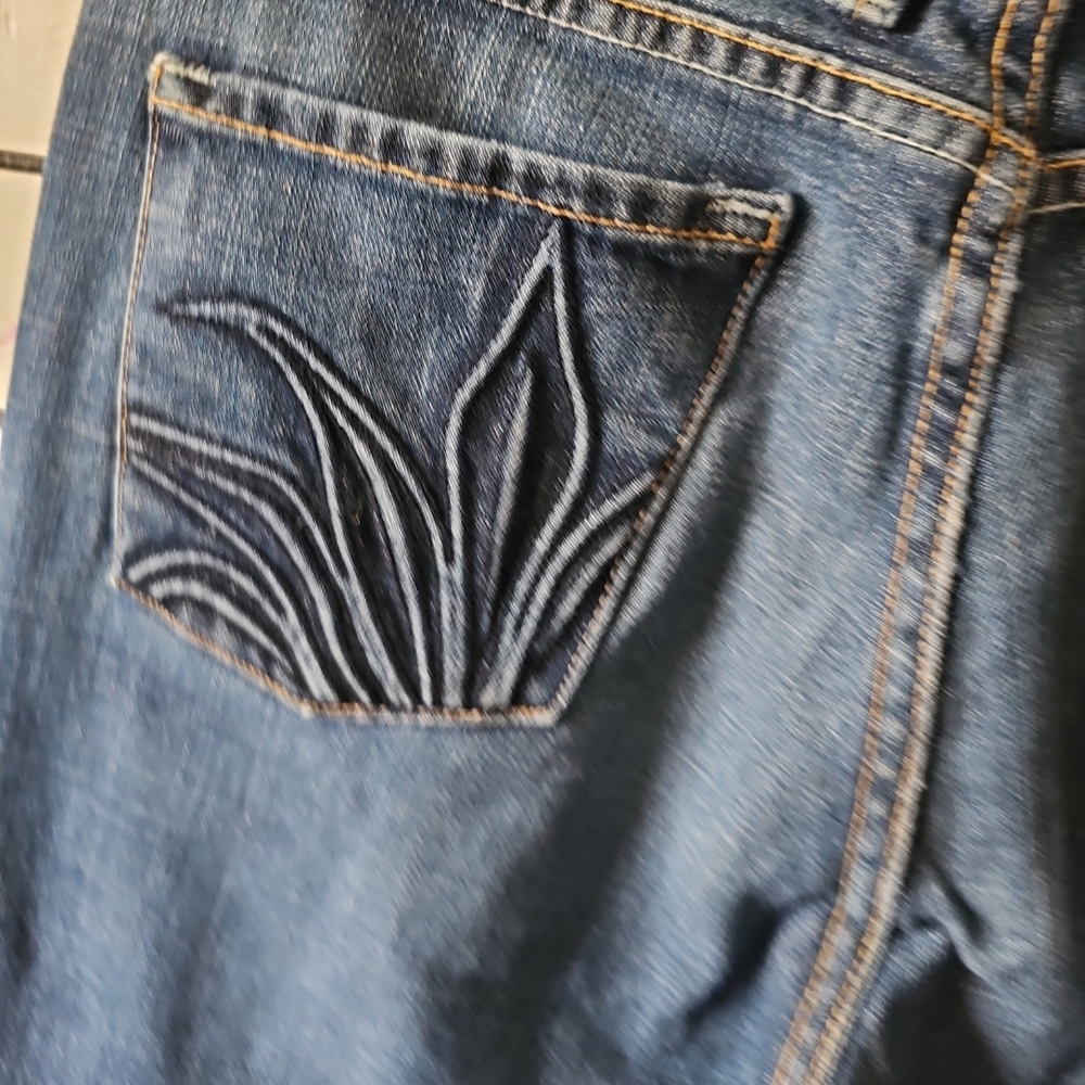 Goddess Blue Jeans with Leaf Stitching
